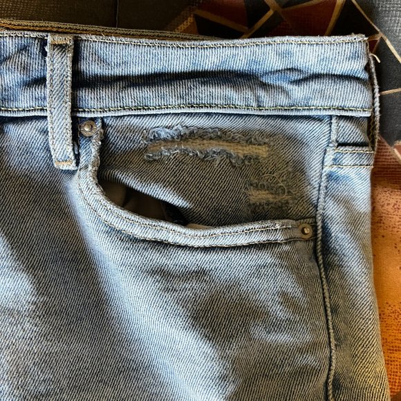 ๐ฅ LEVI'S 711 SKINNY RIPPED JEANS LIGHT WASH ๐ฅ - Picture 5 of 9